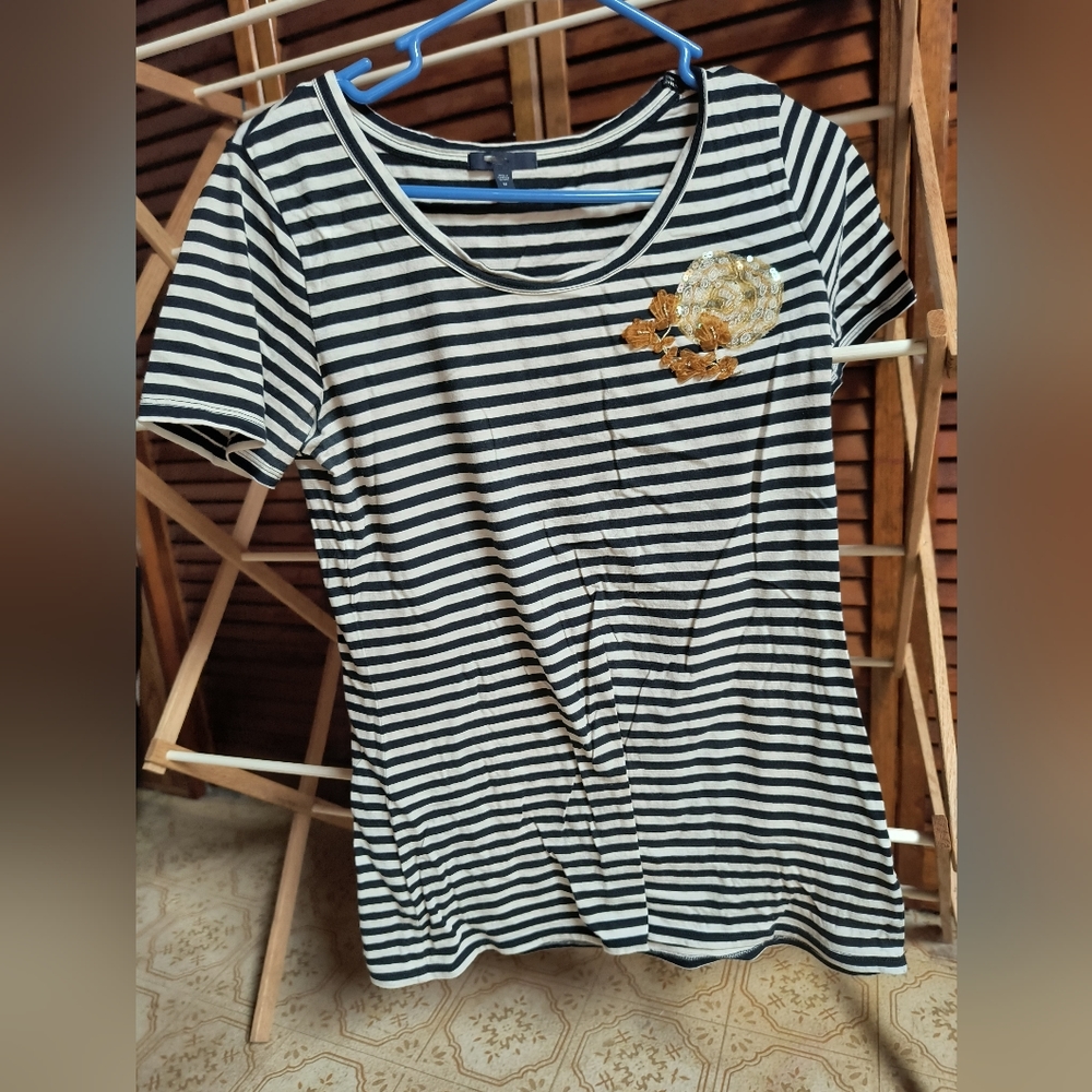 Short sleeve top